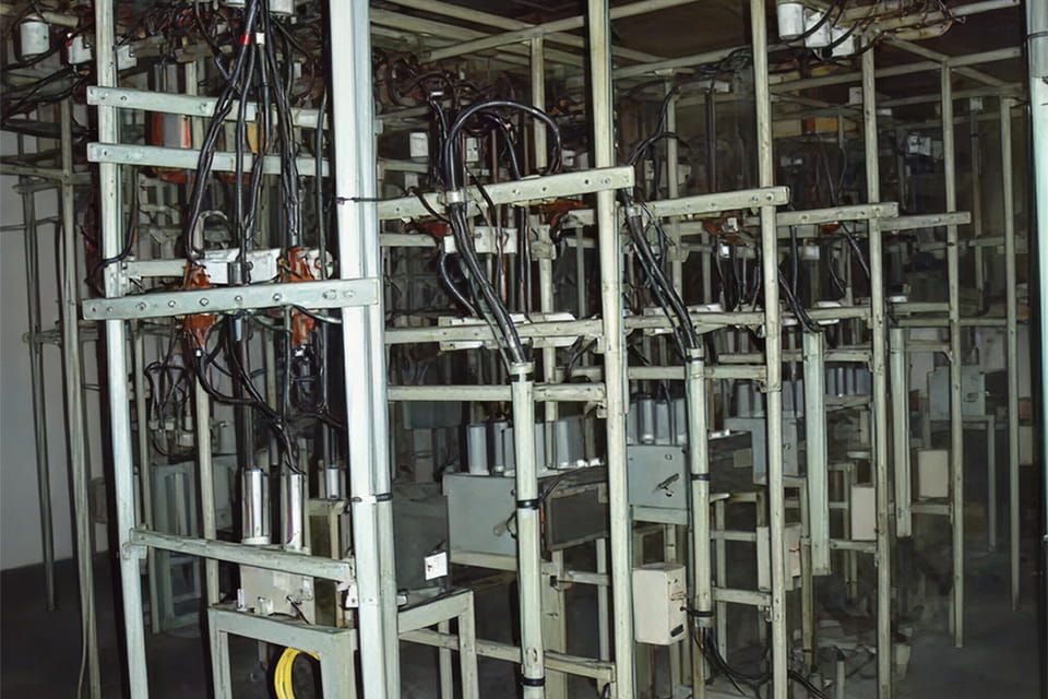 更新前の高圧真空遮断弁写真