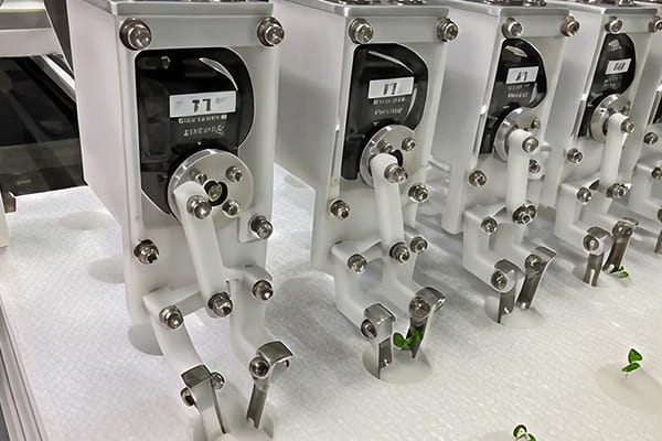 植物工場向け野菜移植機更新パネル対応写真