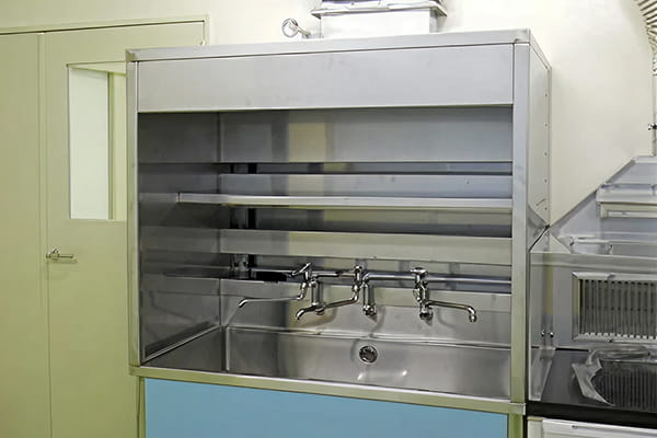 特定化学物質用の局所排気装置設置状況写真