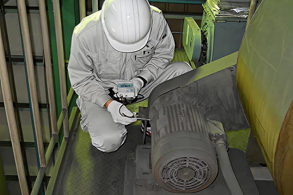 局所排気装置の定期自主検査代行状況写真