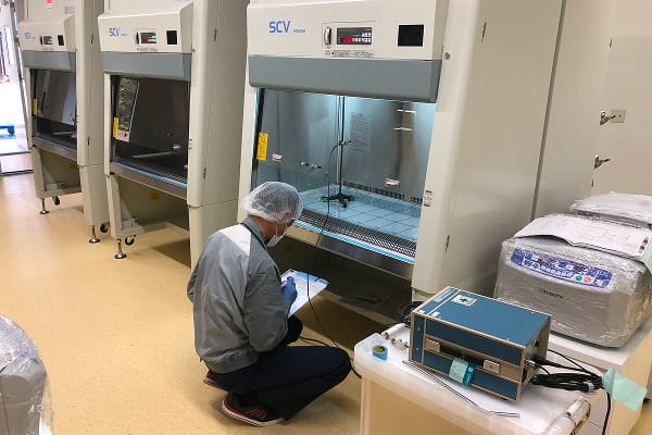 安全キャビネット検査状況写真