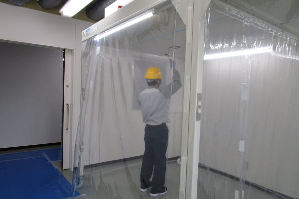 クリーンブース検査状況写真