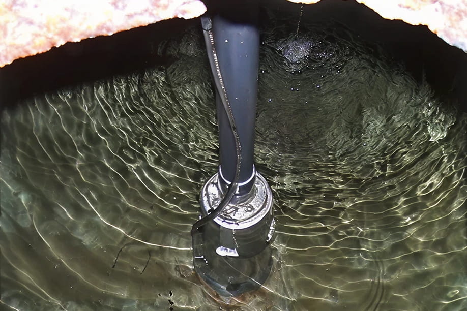 地下受水槽水中ポンプ工前写真