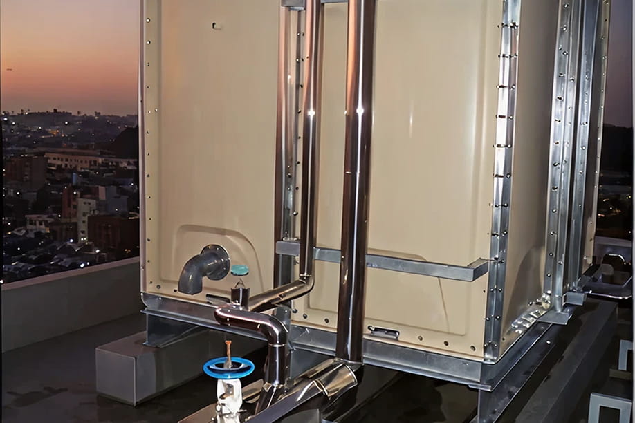 高架水槽（FRP）施施工後写真