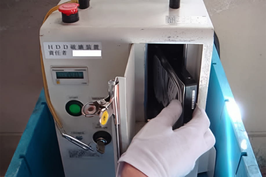 HDD物理破壊状況写真