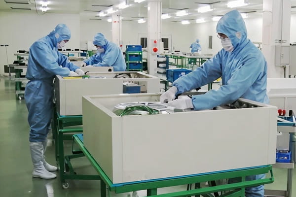 フィルタユニット組立用クリーンルーム写真