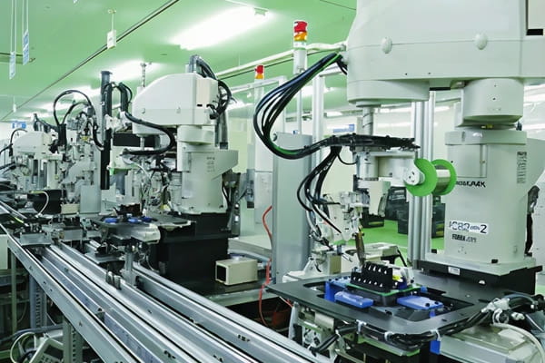 インバータ生産ライン写真