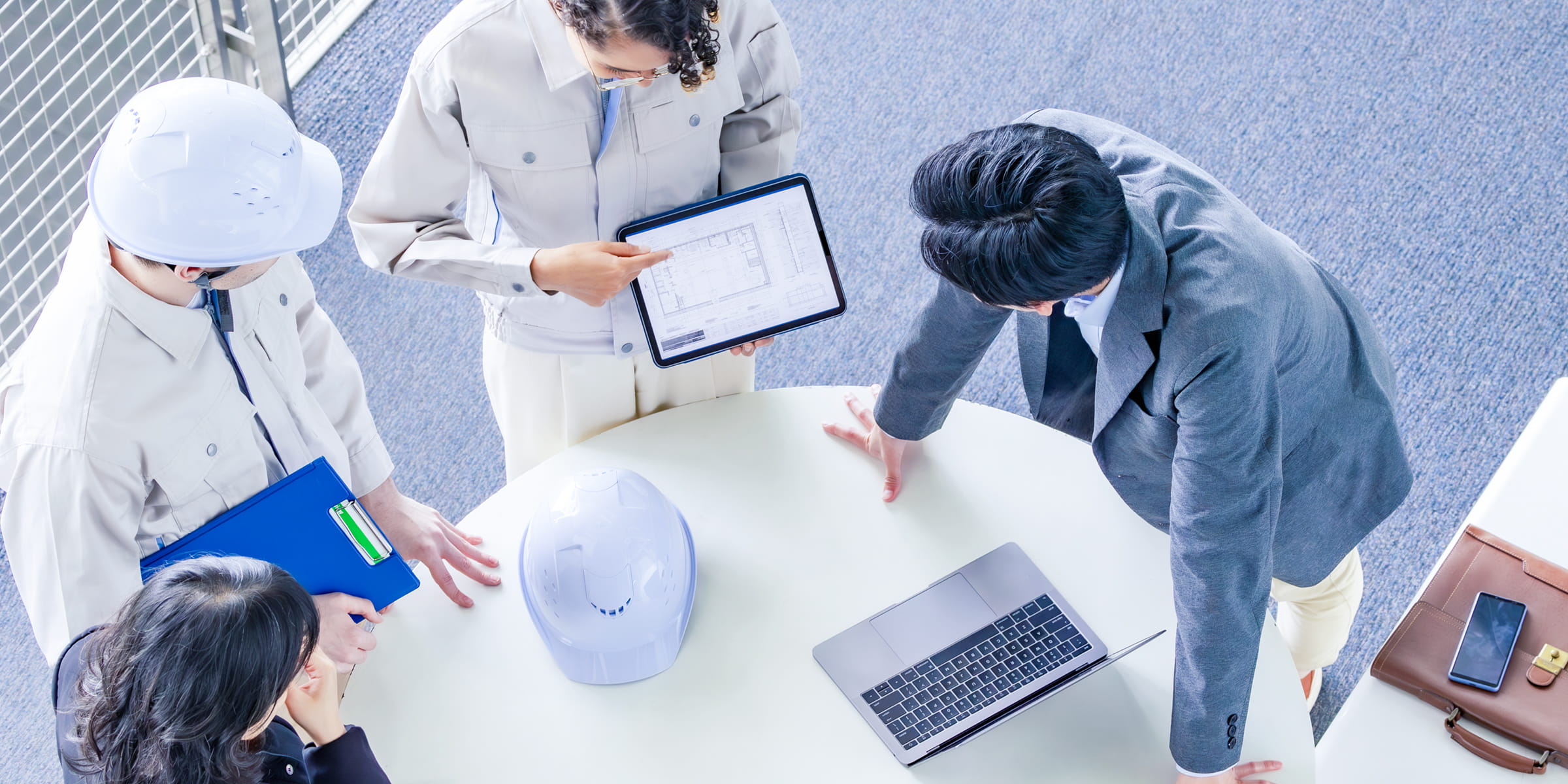 スクロール時の01セクションの画像